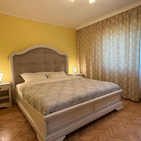 Apartment Palace Of Parliament Bukarest Kültér fotó